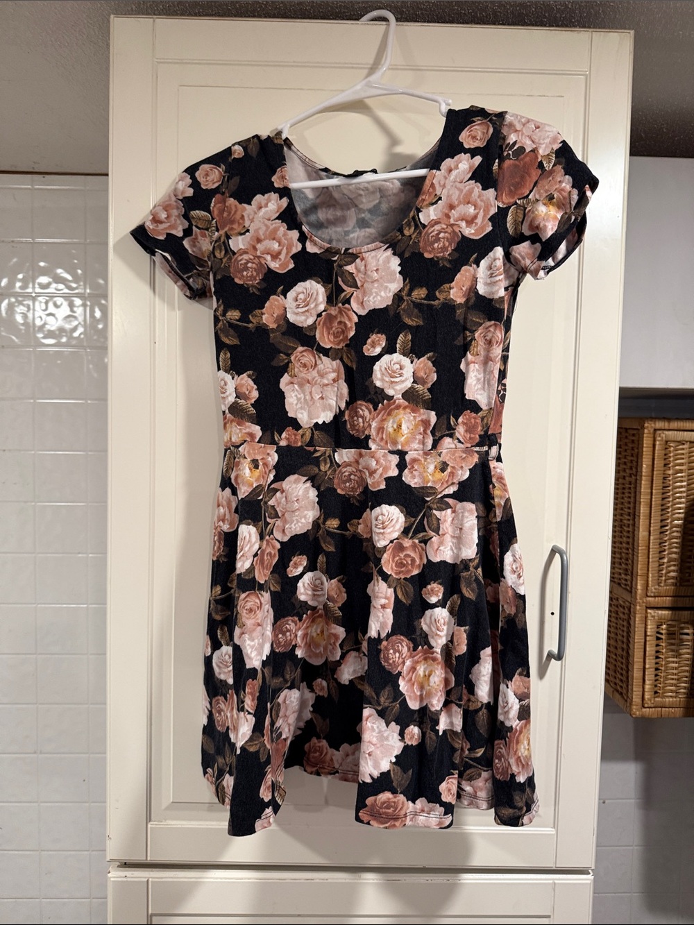 Forever 21 Floral Scoop Neck mini Dress - Black floral size small 7:28